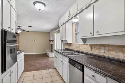 5732 Bonnie Wayne Street, Haltom City, TX 76117 - Photo 9
