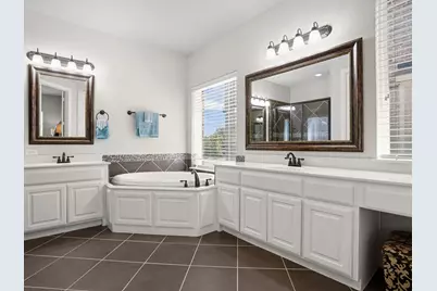 2827 Mariposa Drive, Grand Prairie, TX 75054 - Photo 9