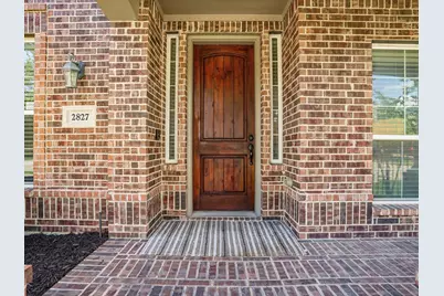 2827 Mariposa Drive, Grand Prairie, TX 75054 - Photo 3