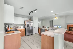 6926 Meadow Bend Dr, Arlington, TX 76002 - Photo 11