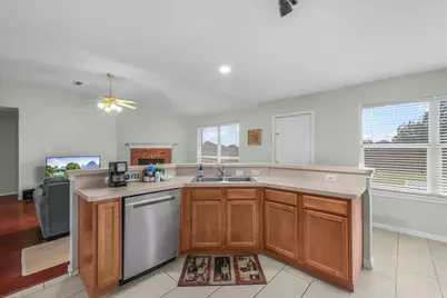 6926 Meadow Bend Drive, Arlington, TX 76002 - Photo 13