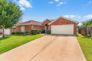 6926 Meadow Bend Dr, Arlington, TX 76002 - Photo 3