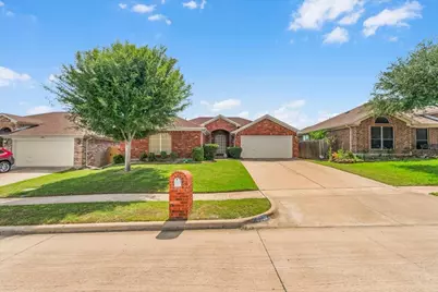 6926 Meadow Bend Drive, Arlington, TX 76002 - Photo 1