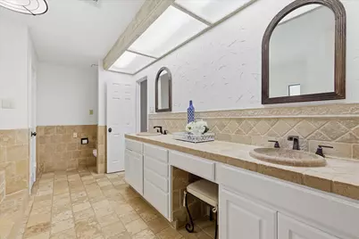 2850 Creekwood Drive, Grapevine, TX 76051 - Photo 21