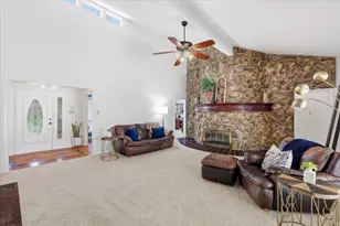 2850 Creekwood Dr, Grapevine, TX 76051 - Photo 5