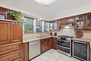 2850 Creekwood Dr, Grapevine, TX 76051 - Photo 11