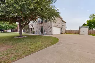 704 Shady Meadow Ln, Glenn Heights, TX 75154 - Photo 3