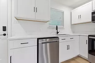 111 S 5th St, Sanger, TX 76266 - Photo 9