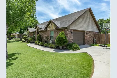 1323 Fairway Dr, Graham, TX 76450 - Photo 3