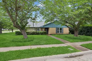 2524 Glen Lea Dr, Irving, TX 75062 - Photo 3