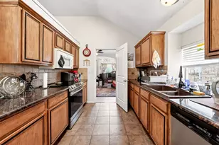 2105 Pritchard Dr, Grapevine, TX 76051 - Photo 13