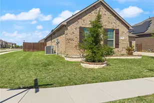 3722 Autumncrest St, Grand Prairie, TX 76065 - Photo 3
