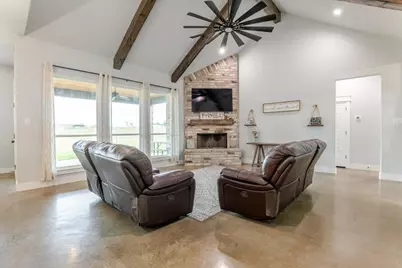 1040 Pioneer Crossing, Weatherford, TX 76088 - Photo 7