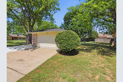 1103 Holiday Court, Granbury, TX 76048 - Photo 5