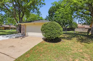 1103 Holiday Ct, Granbury, TX 76048 - Photo 5