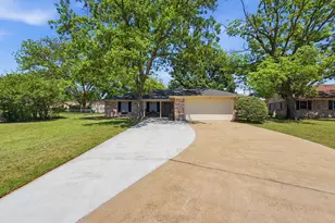 1103 Holiday Ct, Granbury, TX 76048 - Photo 3