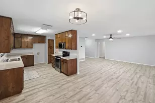 1103 Holiday Ct, Granbury, TX 76048 - Photo 19