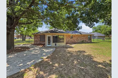 1103 Holiday Court, Granbury, TX 76048 - Photo 11