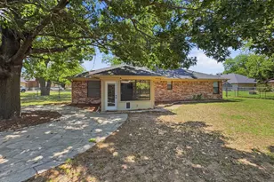1103 Holiday Ct, Granbury, TX 76048 - Photo 11