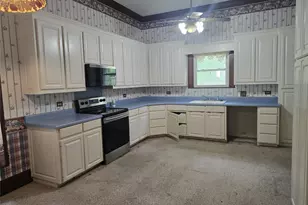 324 E Liberty St, Pilot Point, TX 76258 - Photo 15