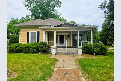 324 E Liberty Street, Pilot Point, TX 76258 - Photo 1