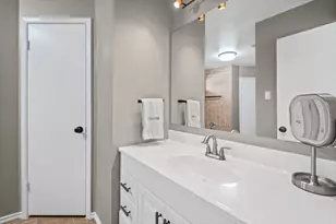 1023 Auburn Dr, Arlington, TX 76012 - Photo 11