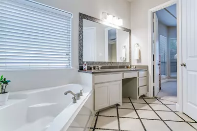 751 Laguna, Irving, TX 75039 - Photo 11