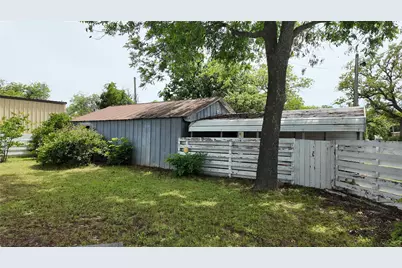 210 E Roberts Street, Gorman, TX 76454 - Photo 31