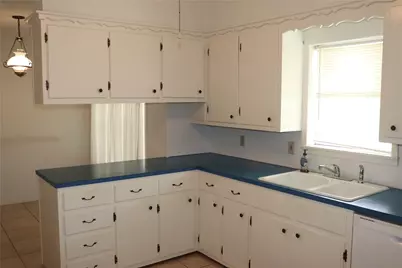 210 E Roberts Street, Gorman, TX 76454 - Photo 9