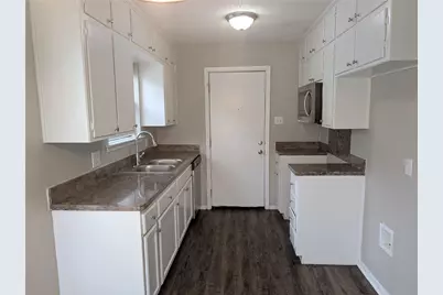 713 Heathcliff Drive, Everman, TX 76140 - Photo 9