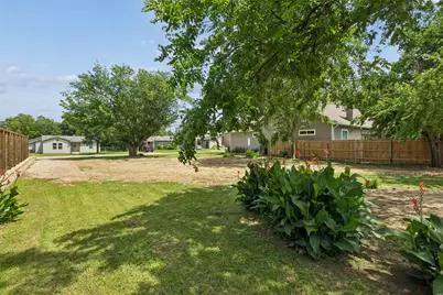 1110 S Pine Street, Grapevine, TX 76051 - Photo 5