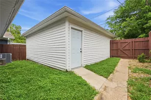 10805 Lake Gardens Dr, Dallas, TX 75218 - Photo 11