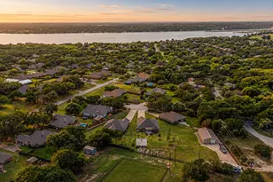3907 Del Rio Ct, Granbury, TX 76049 - Photo 3
