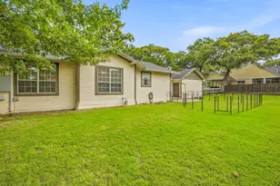 910 S Waco St, Weatherford, TX 76086 - Photo 25