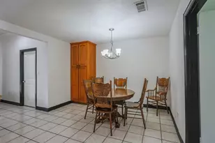 733 Thersa Dr, River Oaks, TX 76114 - Photo 11
