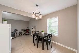 313 Hawthorne Ln, Grand Prairie, TX 75052 - Photo 5