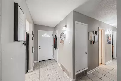 313 Hawthorne Lane, Grand Prairie, TX 75052 - Photo 3