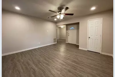 1017 Mullins Street, Irving, TX 75061 - Photo 7