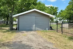 101 N Berry St, Sanger, TX 76266 - Photo 33