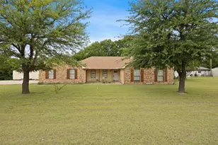 607 Lark Ln, Oak Leaf, TX 75154 - Photo 1