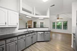 607 Lark Ln, Oak Leaf, TX 75154 - Photo 13