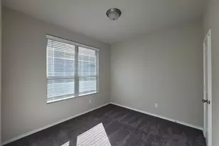 933 Ravenwood Ln, Van Alstyne, TX 75495 - Photo 5