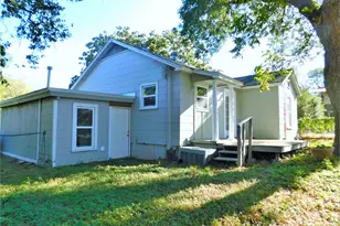901 Gregg St, Denton, TX 76201 - Photo 3