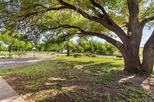 611 N Avenue Q, Clifton, TX 76634 - Photo 5