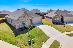 321 Sedalia Trl, Justin, TX 76247 - Photo 25