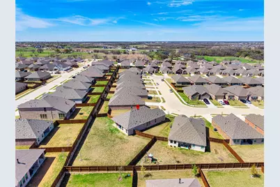 321 Sedalia Trail, Justin, TX 76247 - Photo 33