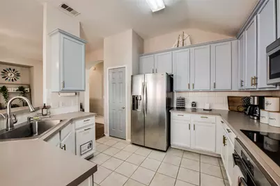 2732 Excalibur Drive, Grand Prairie, TX 75052 - Photo 21