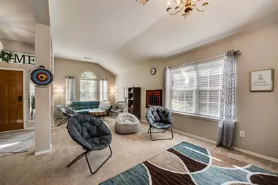 2732 Excalibur Drive, Grand Prairie, TX 75052 - Photo 9