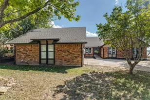 8725 Hidden Hill Dr, Fort Worth, TX 76179 - Photo 3