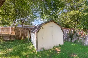 921 E Annie St, Fort Worth, TX 76104 - Photo 27